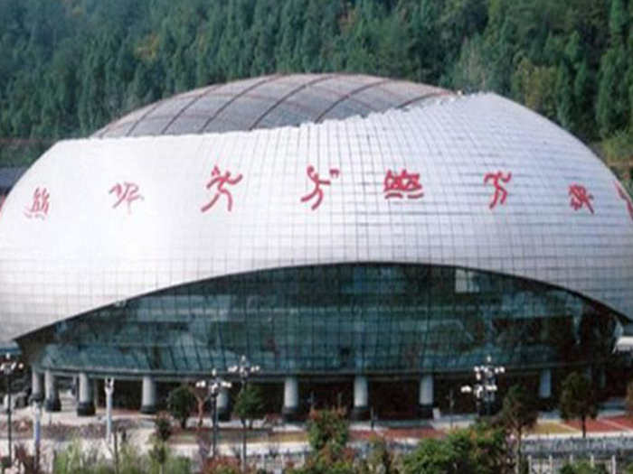 临江体育中心球形网架加工安装